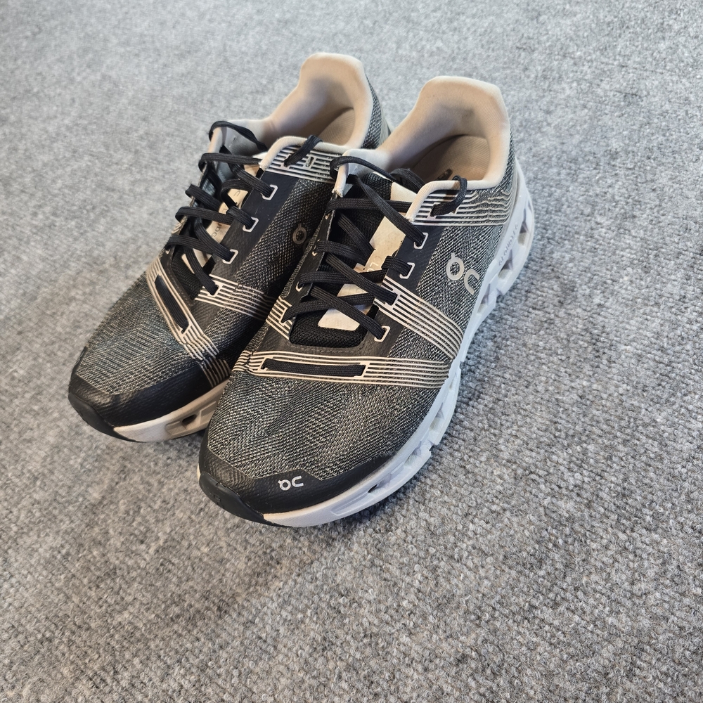 On Cloud Running Shoes Mens 7.5 Gray Black Lightweight Trainers